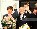 Walter Scheel, Ehefrau Barbara, Hochzeit,;Blumen, Nachrichtenfoto - Getty Images