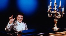 The Tragic Real-Life Story Of Liberace