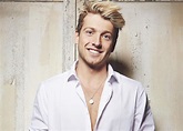 Sam Thompson kisses Habbs after HILARIOUS flirting - Made in Chelsea