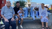 Premier League: David Silva posa con su familia y sus títulos con el ...