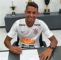 Mais jovem a atuar pelo Corinthians, zagueiro Lucas Belezi assina ...