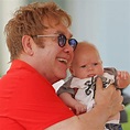 Elton John y su hijo Zachary - Foto en Bekia Actualidad