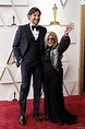 Bradley Cooper et sa mère Gloria Campano au photocall de la 94ème ...
