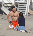 Jennifer Garner and Bradley Cooper enjoy Malibu beach date - ReadSector