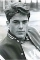 Young Rob Lowe Pretty Men, Rob Lowe Young, Rob Lowe 80s, Looks Black ...