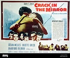 Póster de película la grieta en el espejo (1960 Fotografía de stock - Alamy