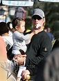 FOTOS - Josh Holloway y su hija Java en Disneyland [10 Enero, 2012]