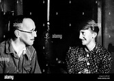 BERTOLT BRECHT & MARGARETE STEFFIN SCHRIFTSTELLER (1941 Stockfotografie ...