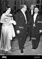 Hans Frank und seine Frau Brigitte Frank bei einem Empfang, 1936 ...