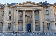 Vista De La Facultad De Derecho De La Universidad De París Situada ...