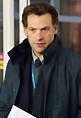 The Truth About Corey Stoll's Wig and Other Fun Facts About FX's The ...