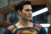 ‘Superman & Lois’ Changes: New Suit Revealed — Tyler Hoechlin Photo ...