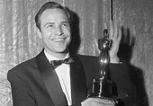 Quantos Oscars Marlon Brando ganhou em seus 50 anos de carreira como ...