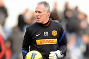 Former Manchester United goalkeeping coach Eric Steele reveals his ...
