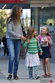 Sarah Jessica Parker con sus hijas Loretta y Thabita camino del colegio ...