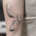 Tatuaggio piuma: significato e 180 foto a cui ispirarsi - Beautydea