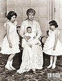 Mary of Teck with her grandchildren in 1936, Princess Elizabeth, left ...
