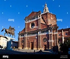 Catedral De Pavía Fotos e Imágenes de stock - Alamy