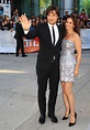 Jason Bateman and wife Amanda Anka poses for photos before the premiere ...