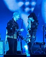 Jack White se casa con Olivia Jean durante un concierto en Detroit