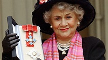 British Icon of the Week: Legendary Actress Dame Joan Plowright ...