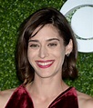 Lizzy Caplan Style, Clothes, Outfits and Fashion • CelebMafia