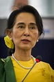 Aung San Suu Kyi, the Revolutionary Leader & Her Story! - Leverage Edu