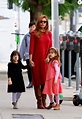 Exclusif - Eva Mendes fait du shopping avec ses filles Esmeralda et ...