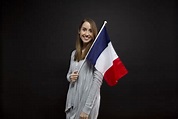 🥇 Imagen de Mujer con bandera francesa - 【FOTO GRATIS】 100010715