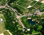 Luftaufnahme Talheim - Dorfkern am Feldrand in Talheim im Bundesland ...