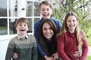 Kate Middleton Mother's Day Photo Had 16 Errors, Proof of Photoshop