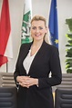 Ministerin für Arbeit, Familie und Jugend: Christine Aschbacher ...