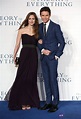 Eddie Redmayne y Hannah Bagshawe en el estreno de 'La Teoría del Todo ...