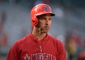 Raul Ibanez signs with the Kansas City Royals