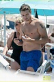 Jeremy Renner Goes Shirtless in Italy, Suffers Injured Finger Jeremy ...