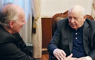 Regisseur Werner Herzog trifft Michail Gorbatschow | Deutsche ...