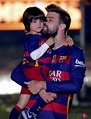 Gerard Piqué besa a su hijo Milan en la celebración de la Copa del Rey ...