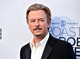 David Spade: relatie, vermogen, lengte, tattoo, afkomst 2024 - Taddlr