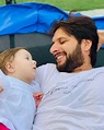 Beautiful Pictures of Shahid Afridi with his Daughter Arwa | Reviewit.pk