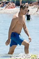 Jeremy Renner Goes Shirtless in Italy, Suffers Injured Finger: Photo ...