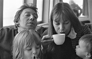 ALBUM DE FAMILLE PAR ANDREW BIRKIN | La Galerie de L'Instant