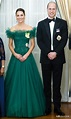 凱特穿翠綠色禮服向戴安娜致敬，未來的威爾斯王妃向前任王妃致意 - 每日頭條