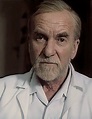 Miroslav Macháček ve filmu Skalpel, prosím (1985, režie Jiří Svoboda ...
