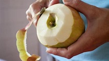 Conoce el mejor truco para pelar una manzana sin ensuciarte las manos ...