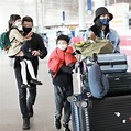 Yao Chen's family of four travels with warm pictures, Cao Yu hugs her ...