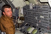 astronaut-paul-weitz-mans-apollo-telescope-mount-1973 image - Free ...