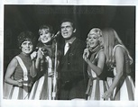 1971 Press Photo Johnny Mann & the Johnny Mann Singers on tour "Stand ...