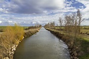 Ruta por el Canal de Castilla, el único río navegable de España