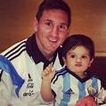 Filho de craque: Thiago Messi, o mais fofo da torcida argentina - Quem ...