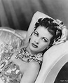 Yvonne de Carlo | Yvonne de carlo, Classic hollywood, Vintage movie stars